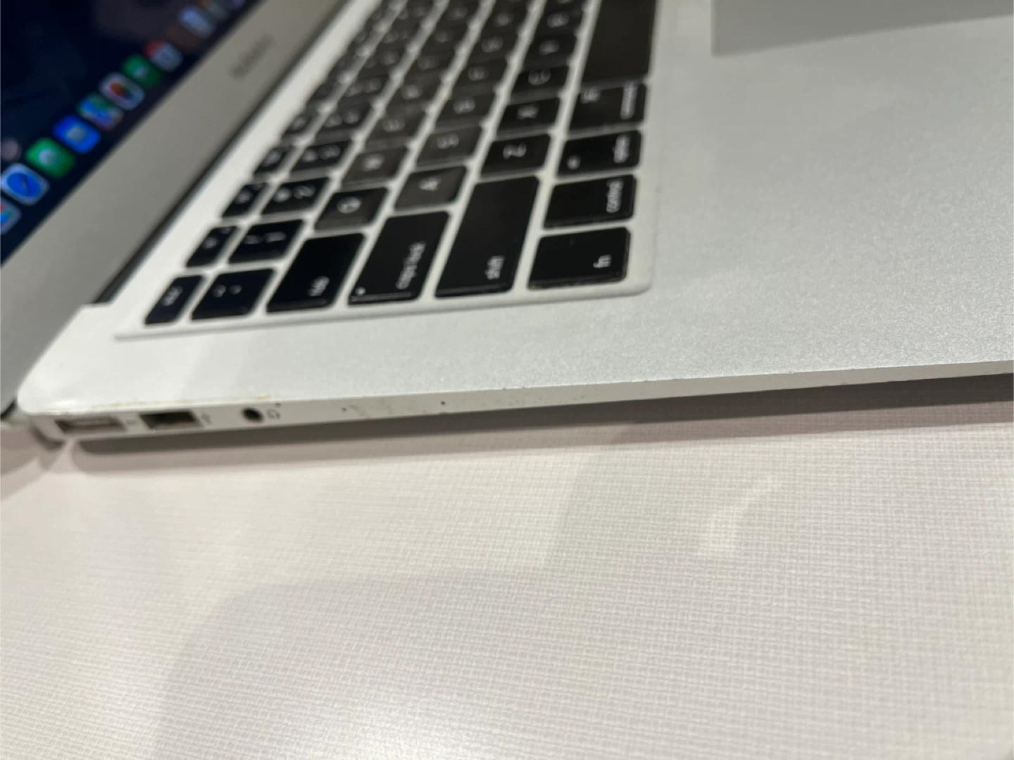 2017 MacBook Air 13 inch i5 8gb SSD 128gb with Charger - photo 4