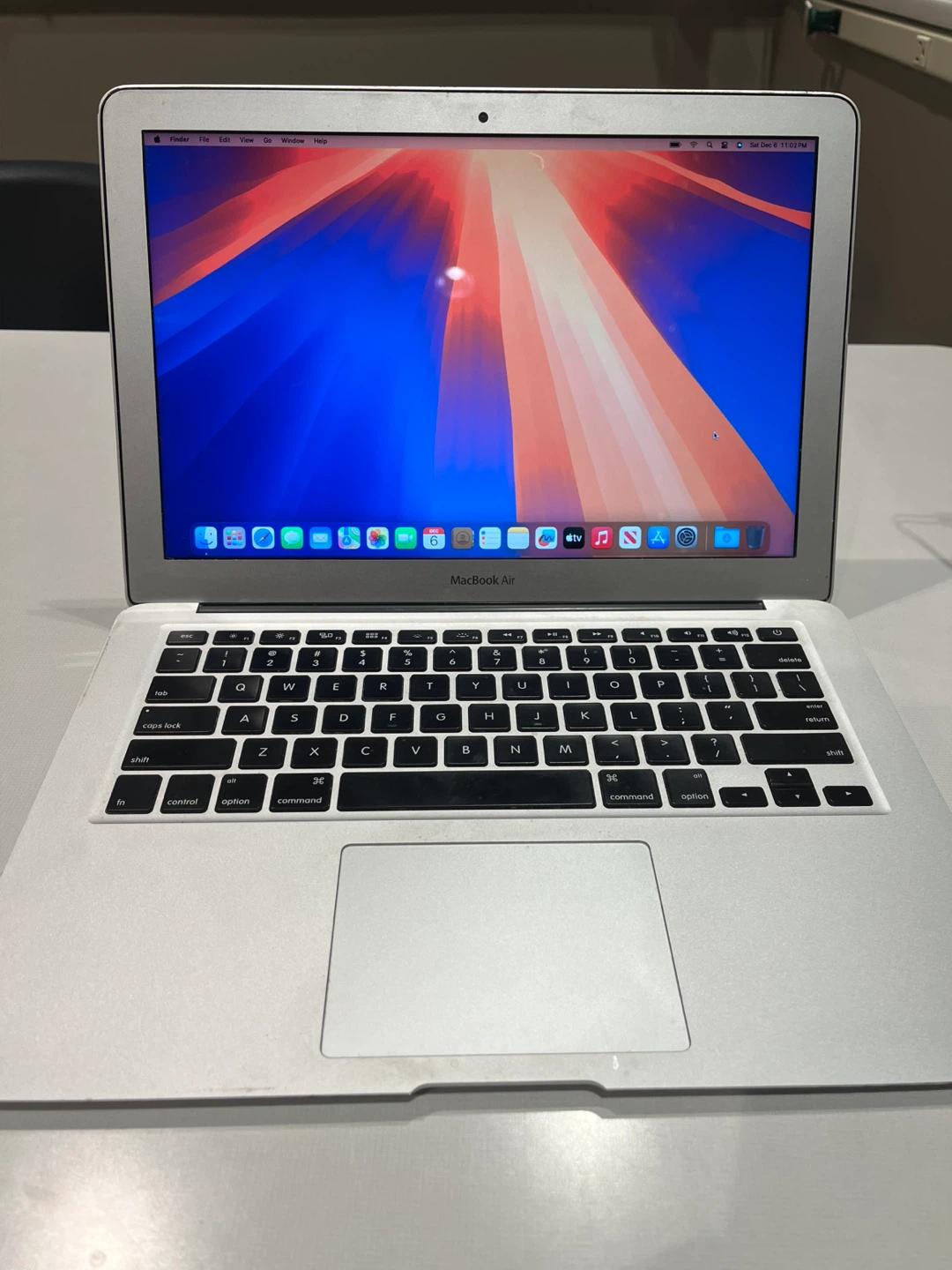 2017 MacBook Air 13 inch i5 8gb SSD 128gb with Charger - photo 3