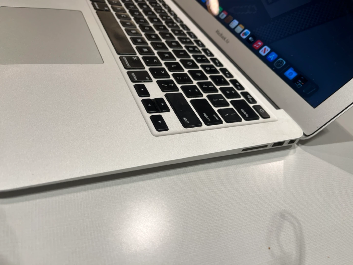 2017 MacBook Air 13 inch i5 8gb SSD 128gb with Charger - photo 5
