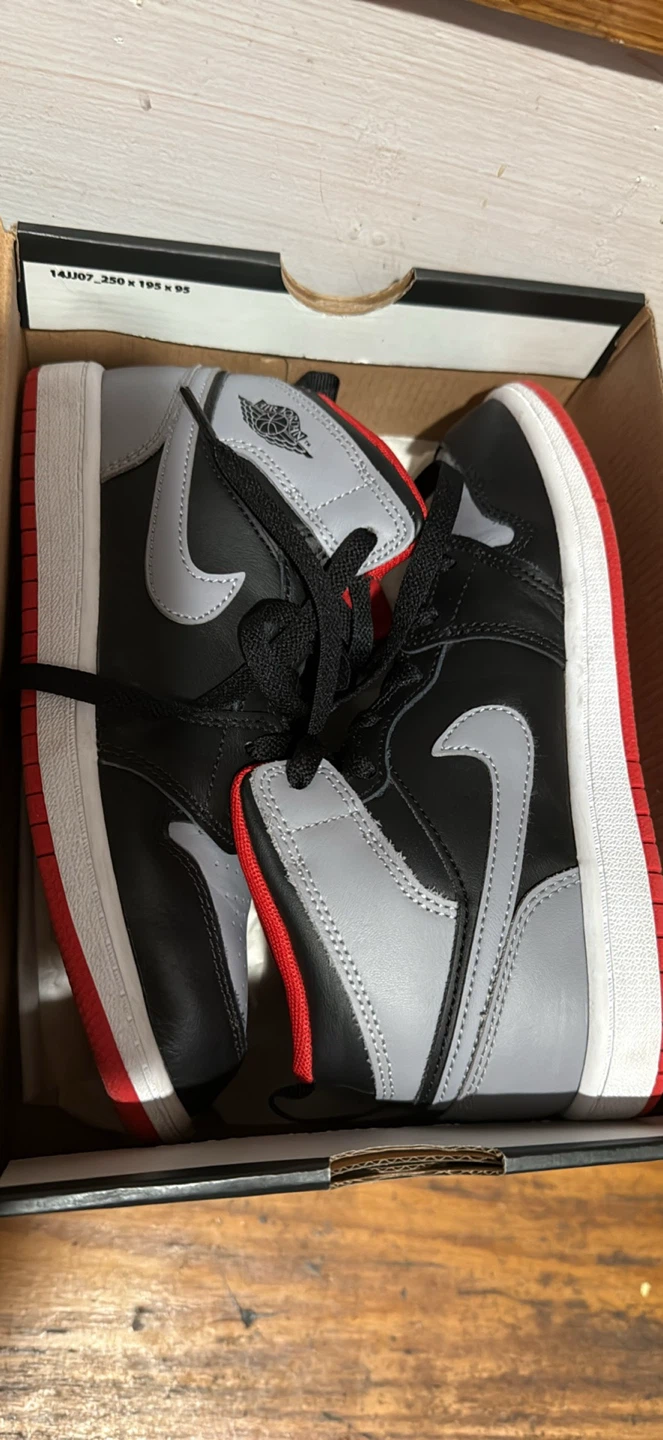 Nike Air Jordan 1 Mid (PS) - Size 3Y