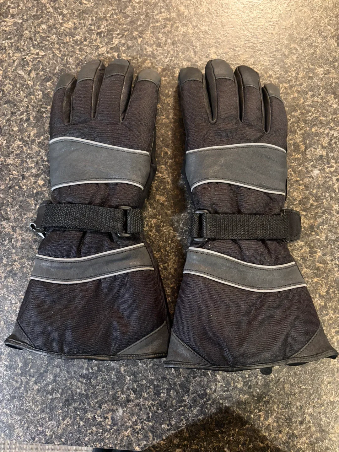 Men’s winter gloves (large) image indicator(2)
