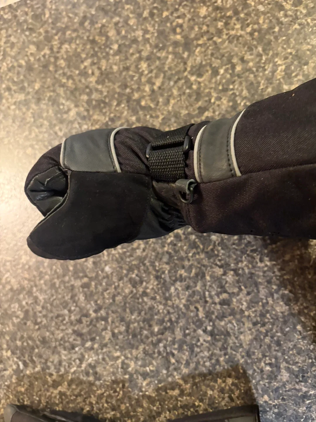 Men’s winter gloves (large) image indicator(6)