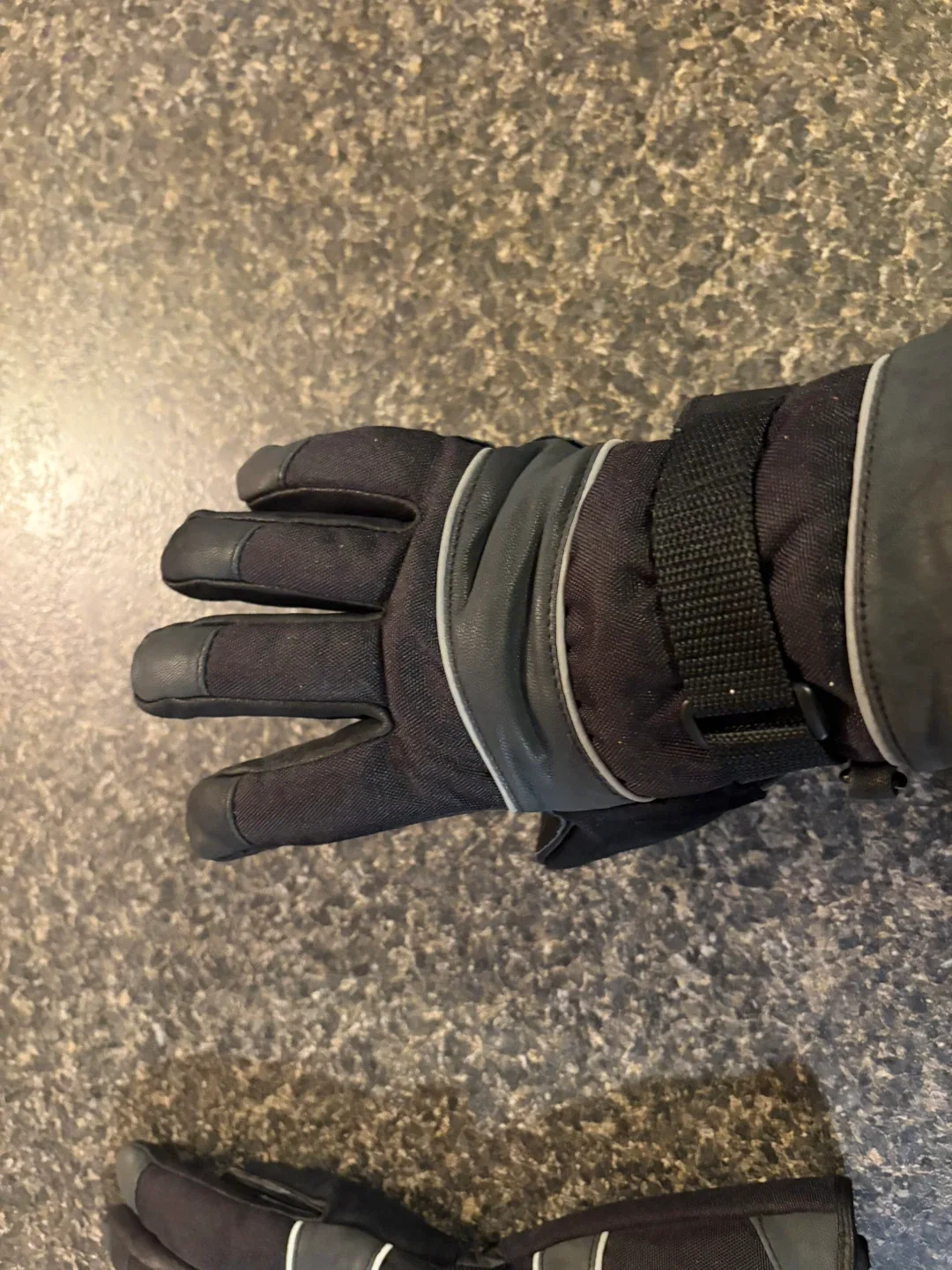 Men’s winter gloves (large) image indicator(8)