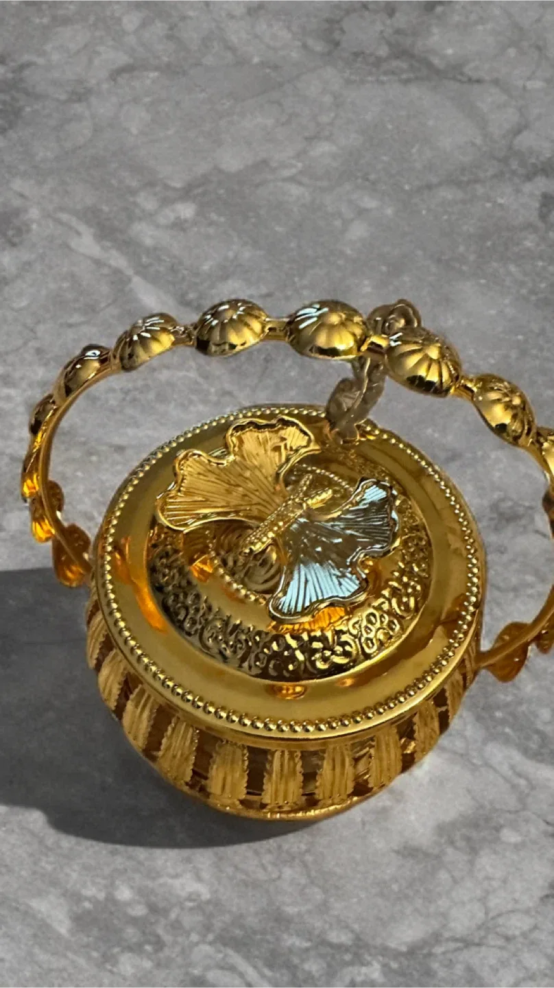 Decorative Gold/Silver Sugar Bowl with Lid image indicator(2)