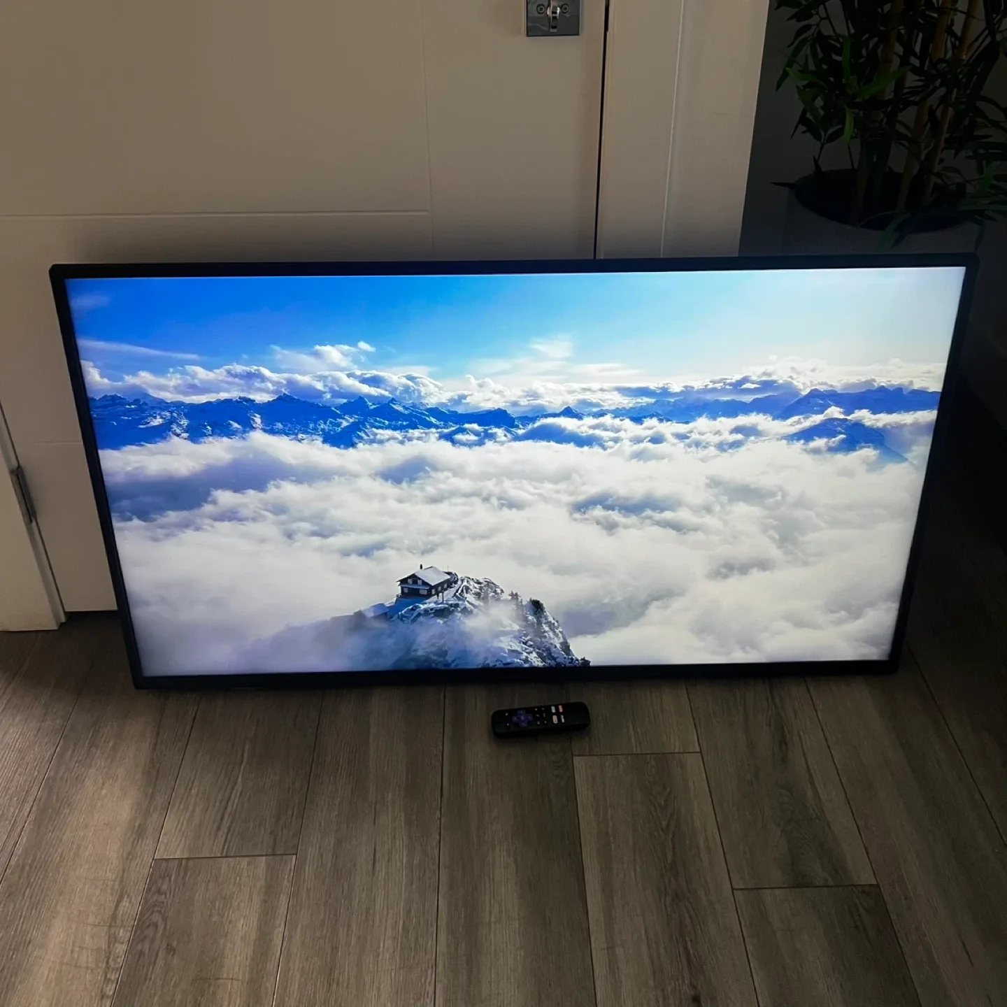 Sharp 50" Smart TV image indicator(4)