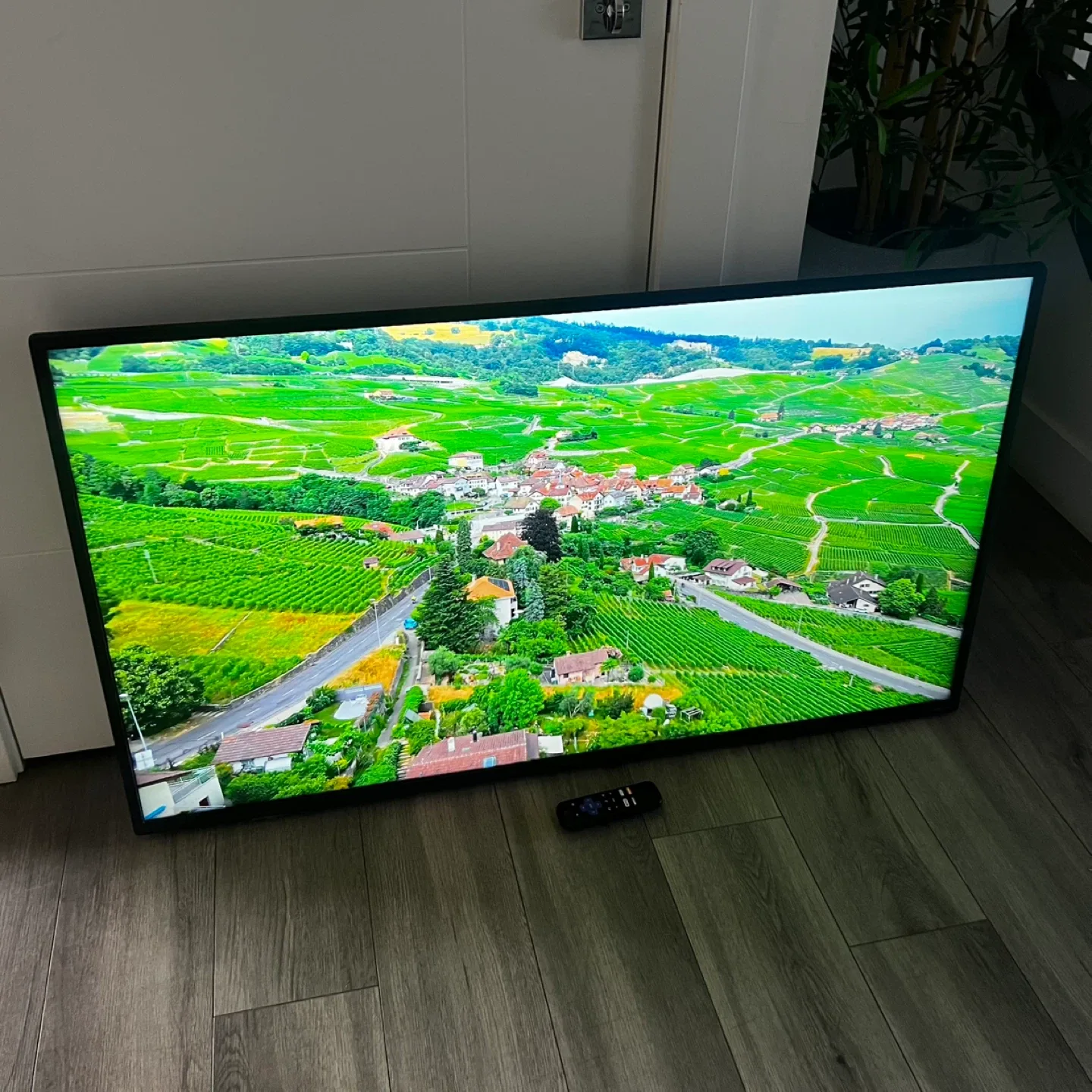 Sharp 50" Smart TV image indicator(6)