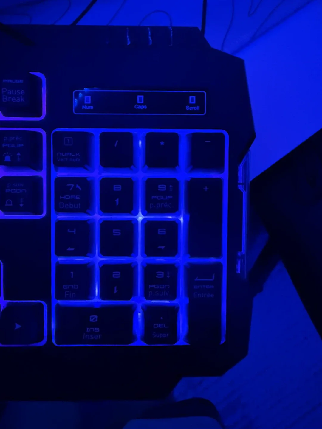 Wired MSI Forge GK100 Gaming Keyboard image indicator(3)