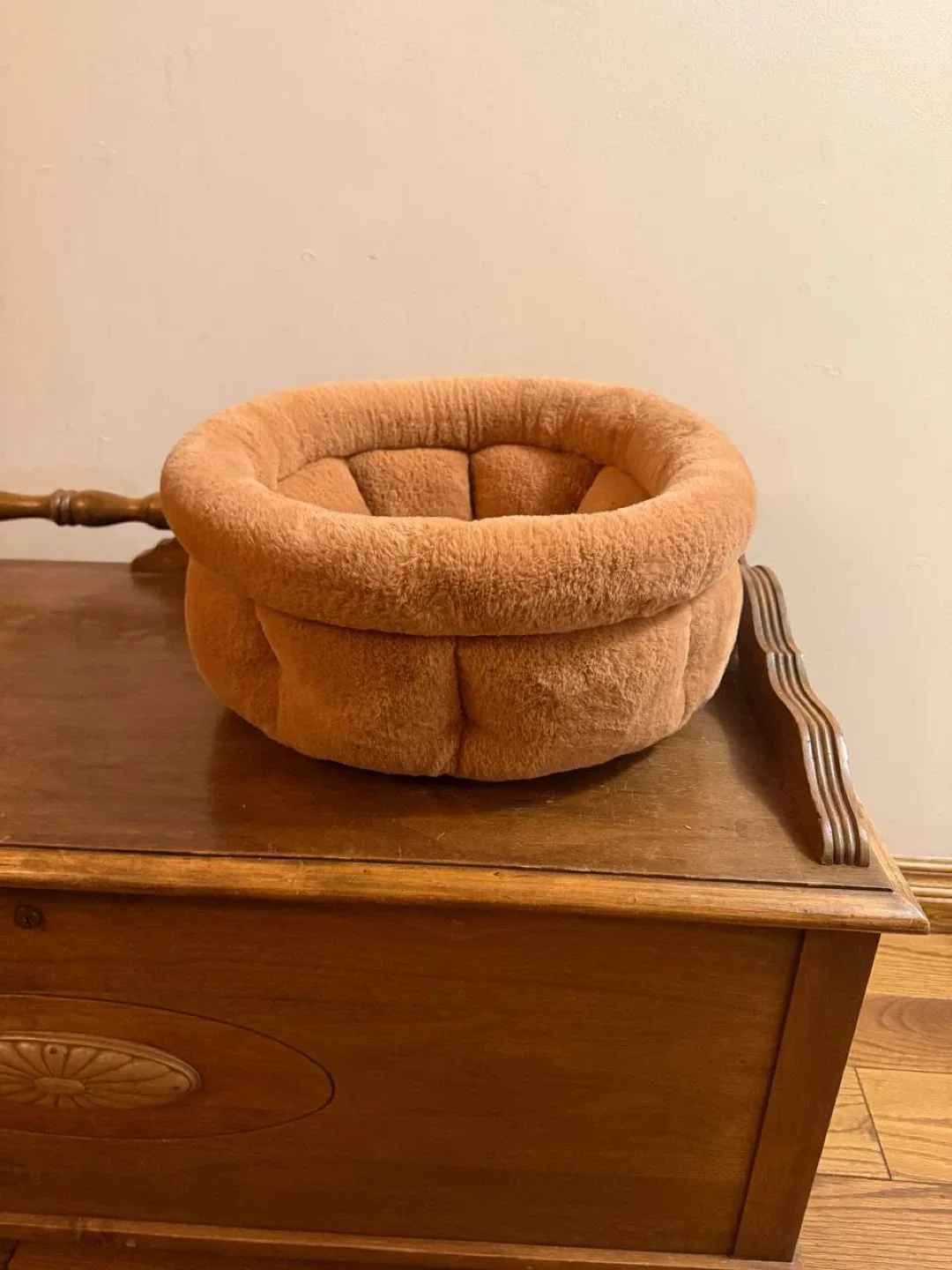 Cozy Pet Bed - Round Plush