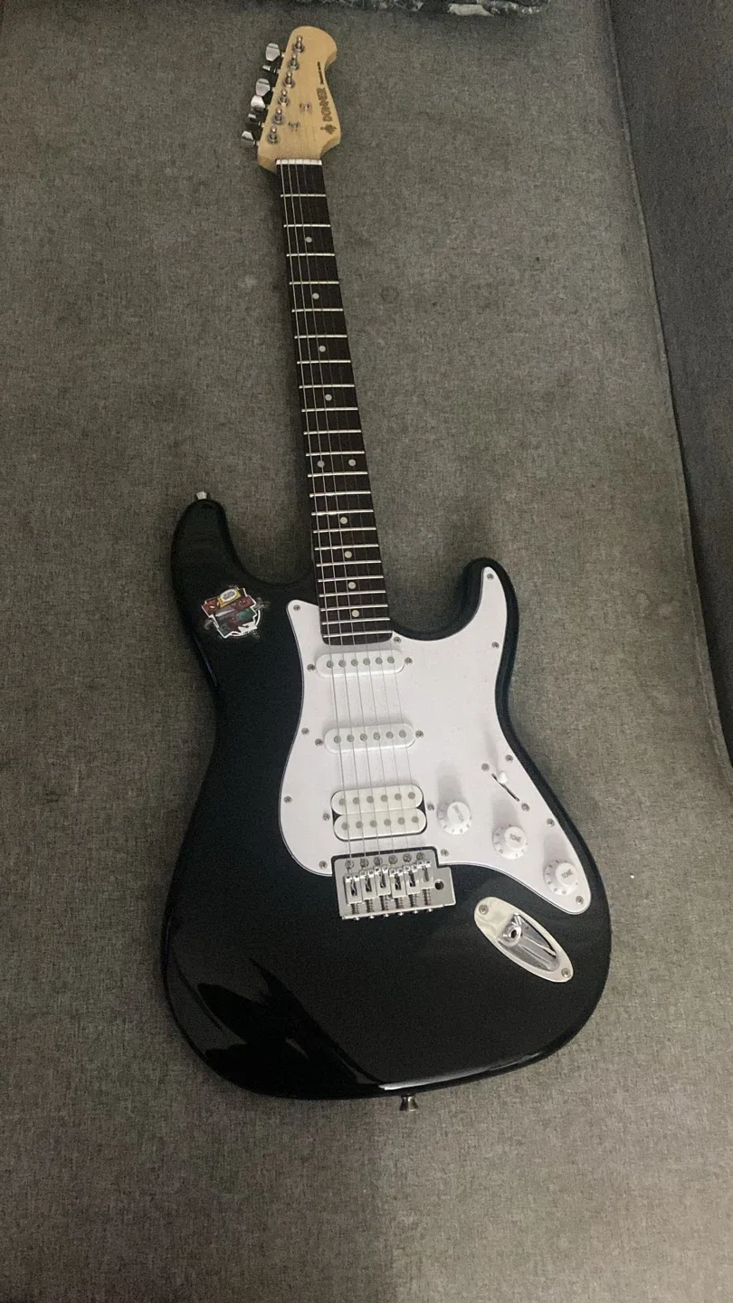 Yamaha Electric Guitar & Joyo JA-02 II Amp image indicator(2)