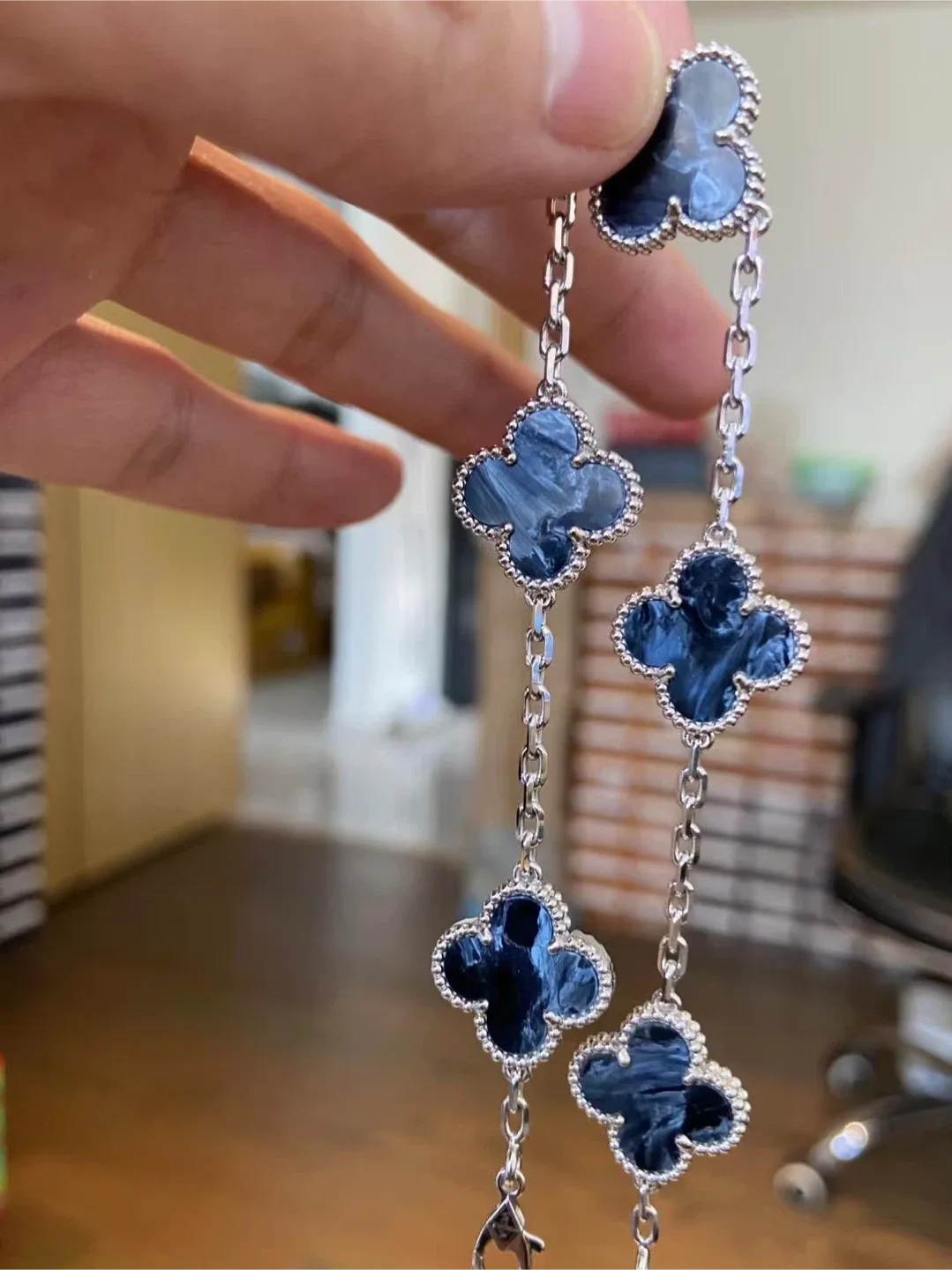 Van Cleef & Arpels Alhambra Bracelet image indicator(3)