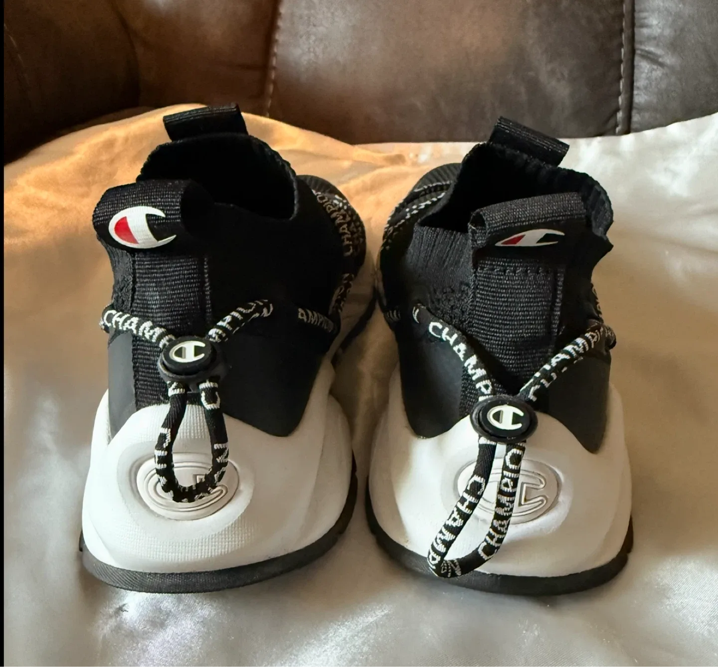 Champion Women’s Runners Size 8.5 image indicator(3)