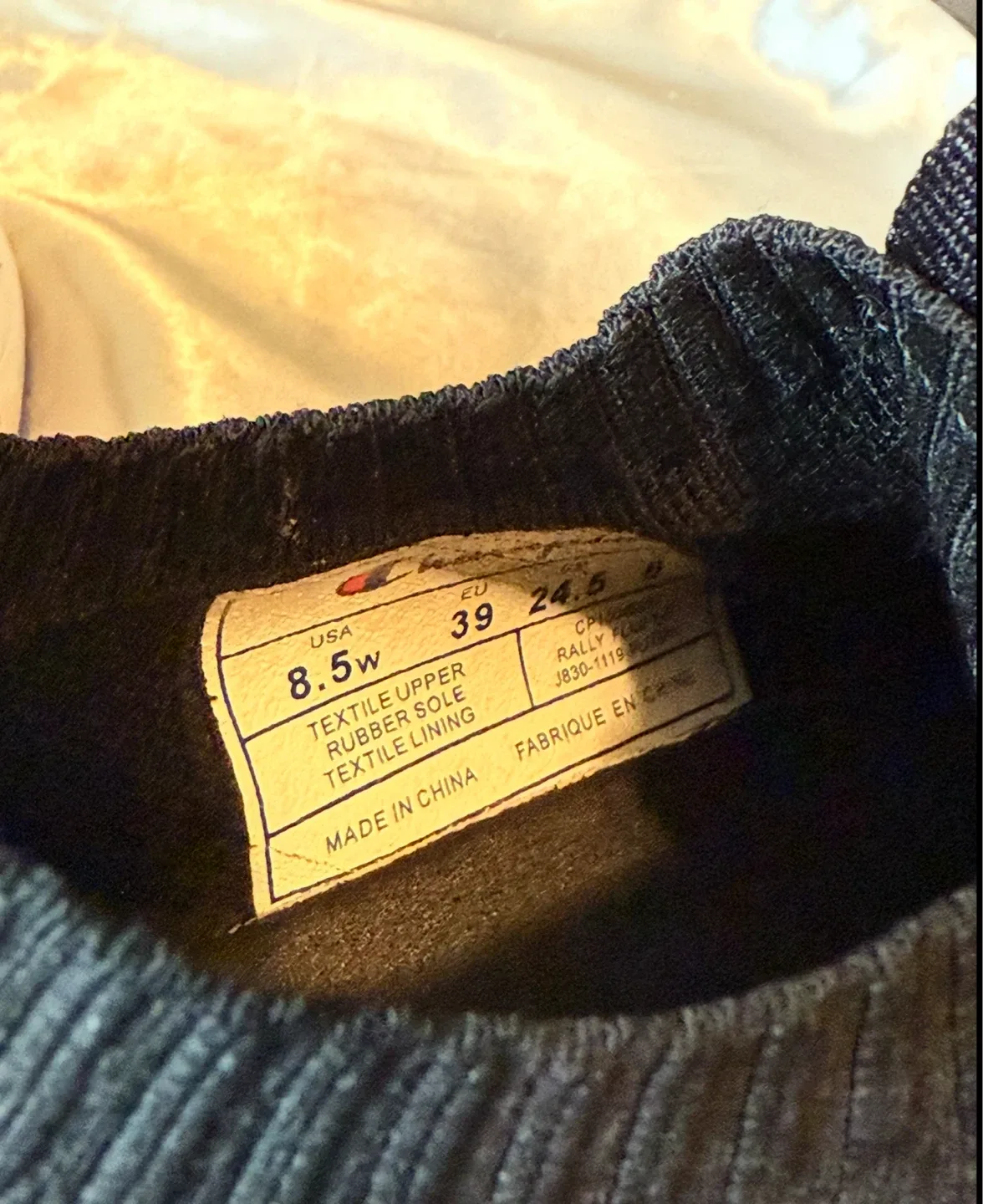 Champion Women’s Runners Size 8.5 image indicator(4)