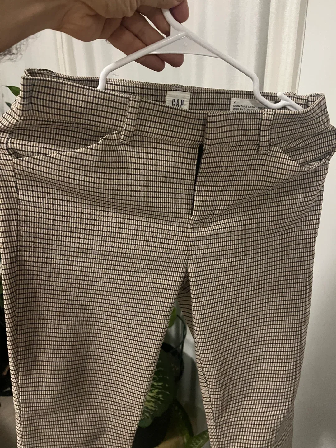 GAP Signature Khakis - Size 6