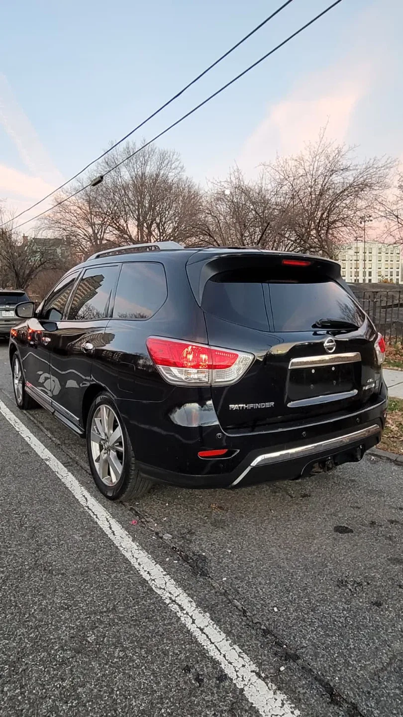 2013 Nissan Pathfinder SUV image indicator(5)