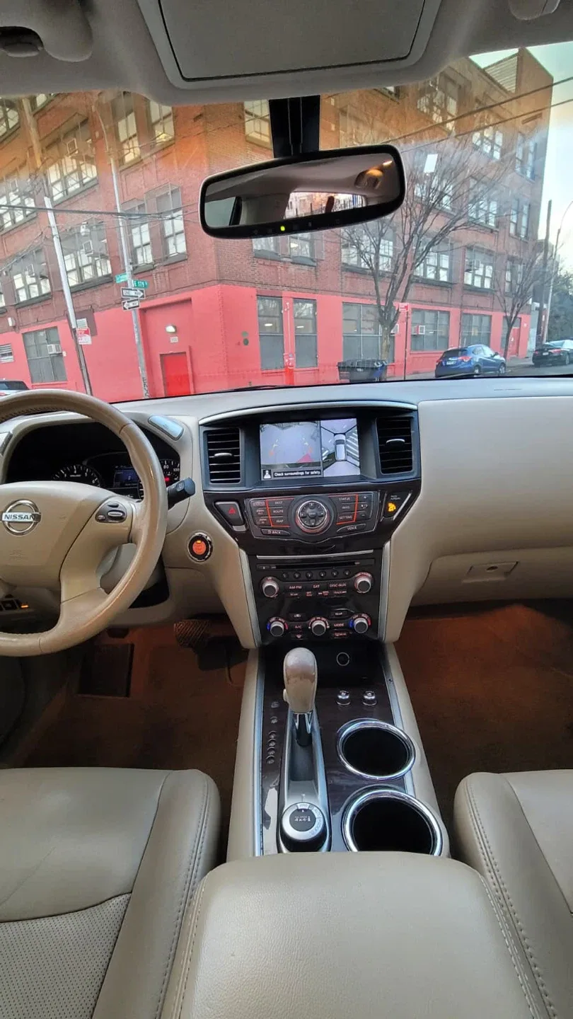 2013 Nissan Pathfinder SUV image indicator(9)