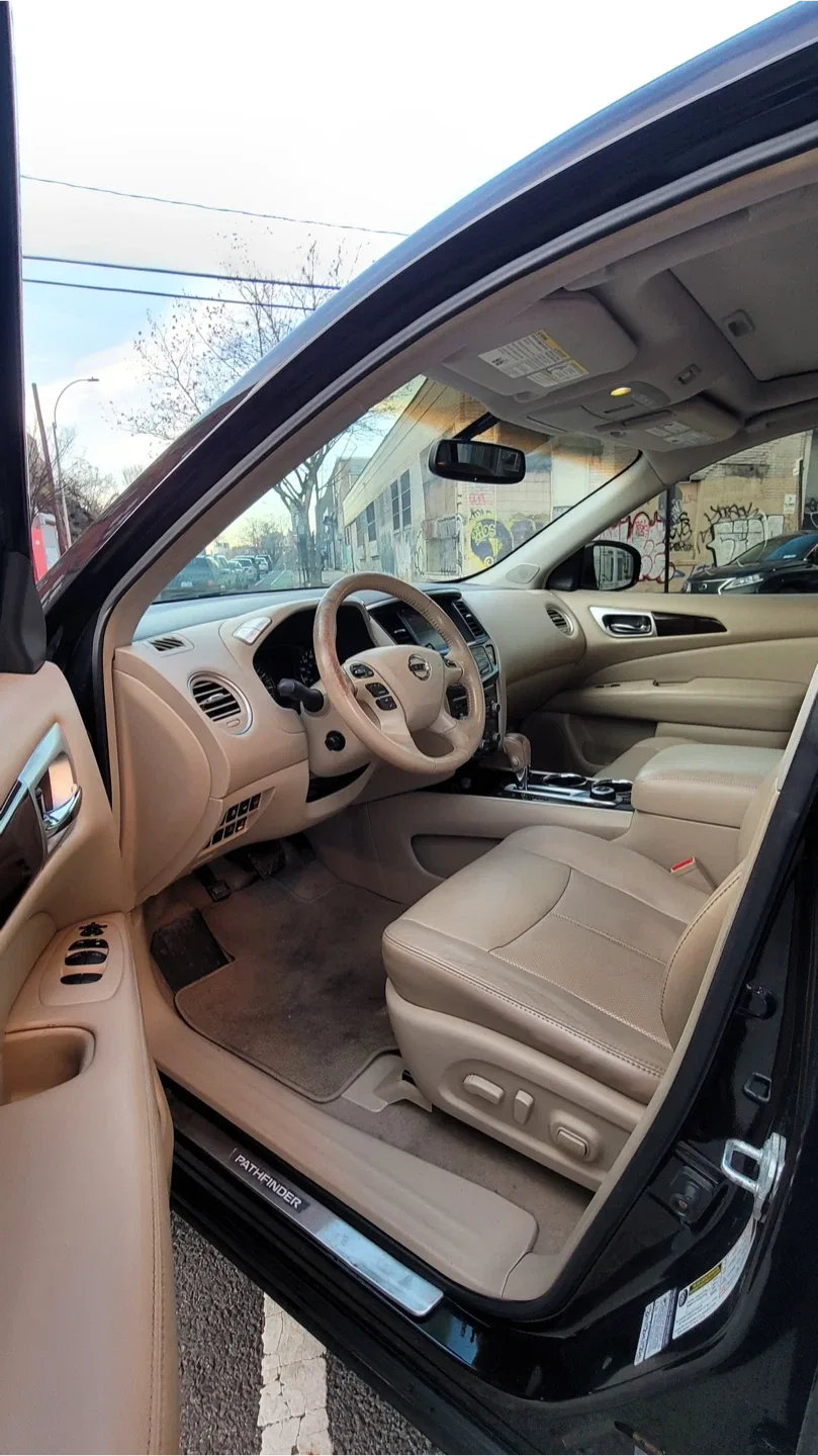 2013 Nissan Pathfinder SUV image indicator(10)