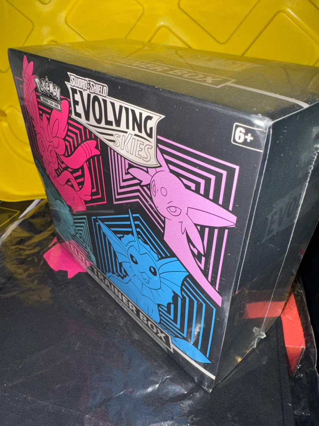 Pokemon Evolving Skies Elite Trainer Box