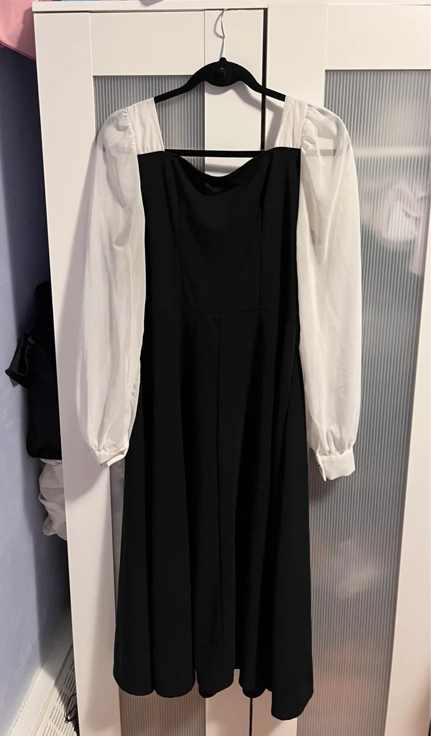 Black & White Dress image indicator(3)