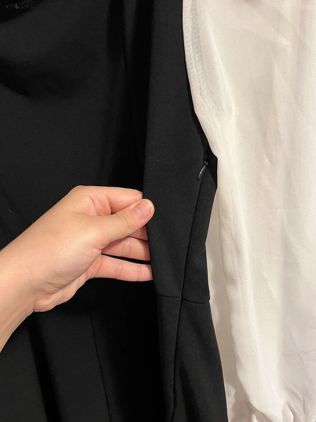 Black & White Dress image indicator(5)