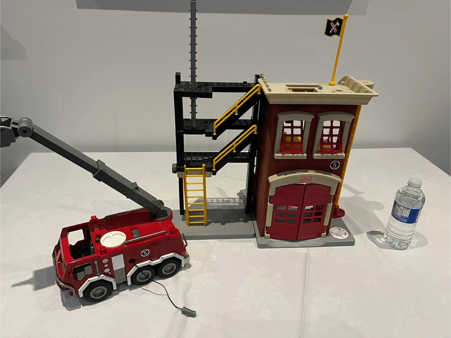 Fisher-Price Little People Fire Station Playset - photo 4