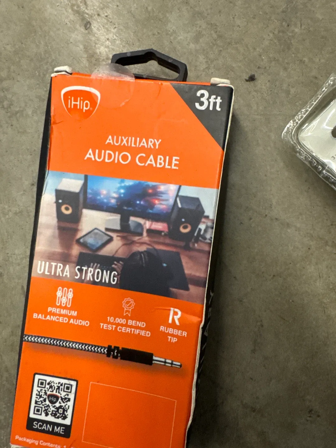 New iHip Auxiliary Audio Cable - 3ft image indicator(2)