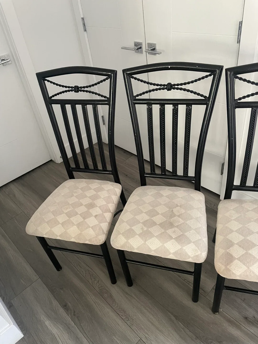 4 Metal Dining Chairs image indicator(5)