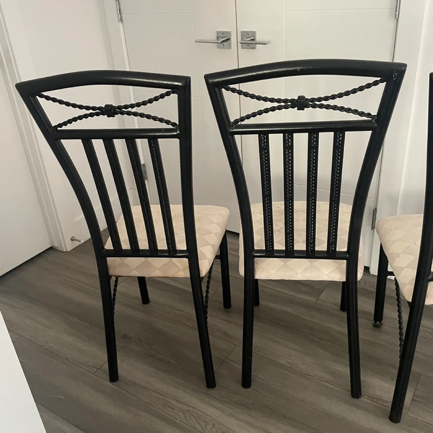 4 Metal Dining Chairs image indicator(8)