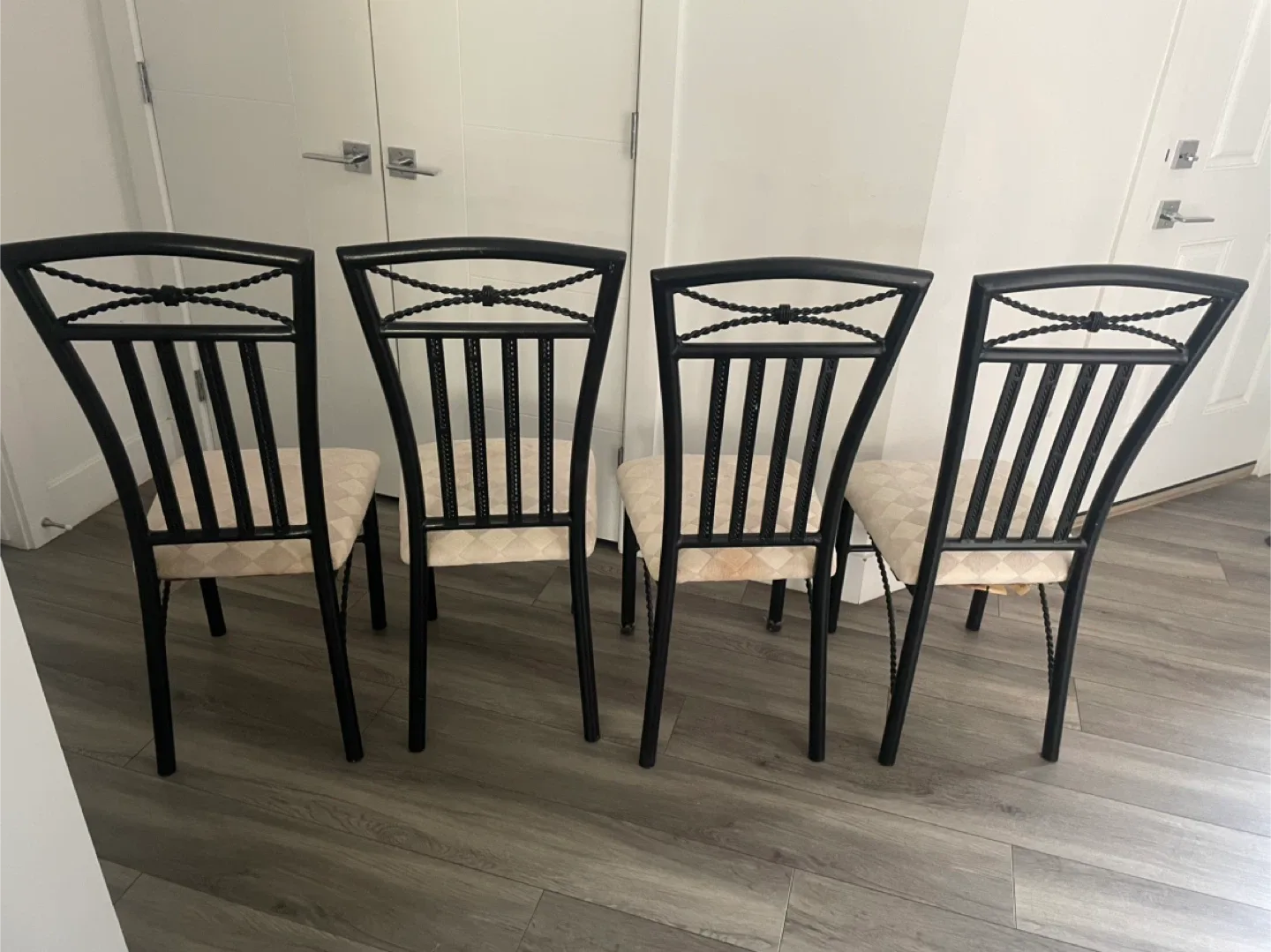 4 Metal Dining Chairs image indicator(10)