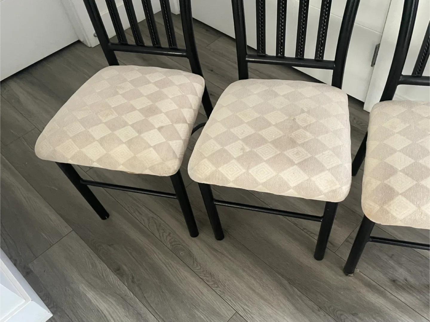 4 Metal Dining Chairs image indicator(7)