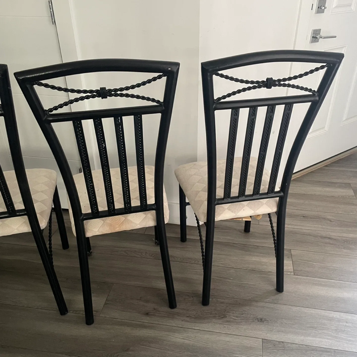 4 Metal Dining Chairs image indicator(9)