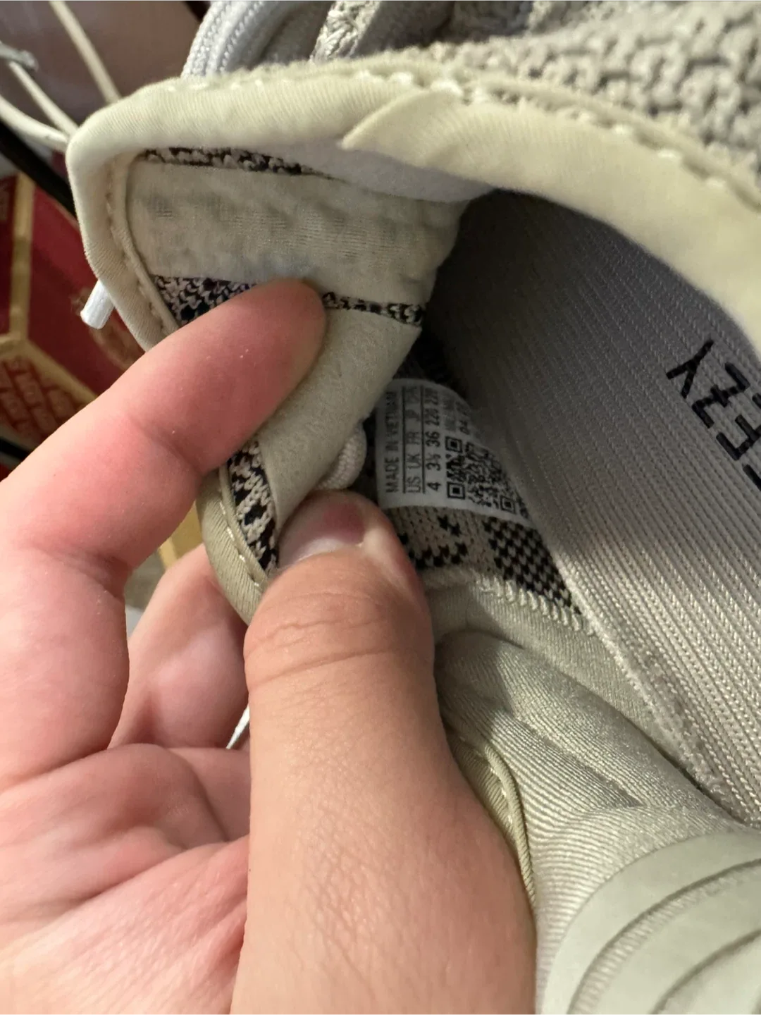 AUTHENTIC Adidas Yeezy Boost 350 V2 Slate Size 4 US image indicator(4)