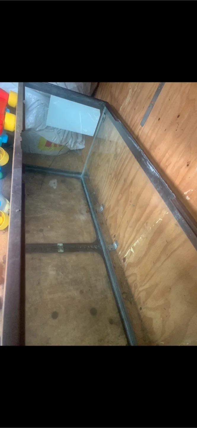 Large 75 Gallon Aquarium/Terrarium with Light image indicator(3)