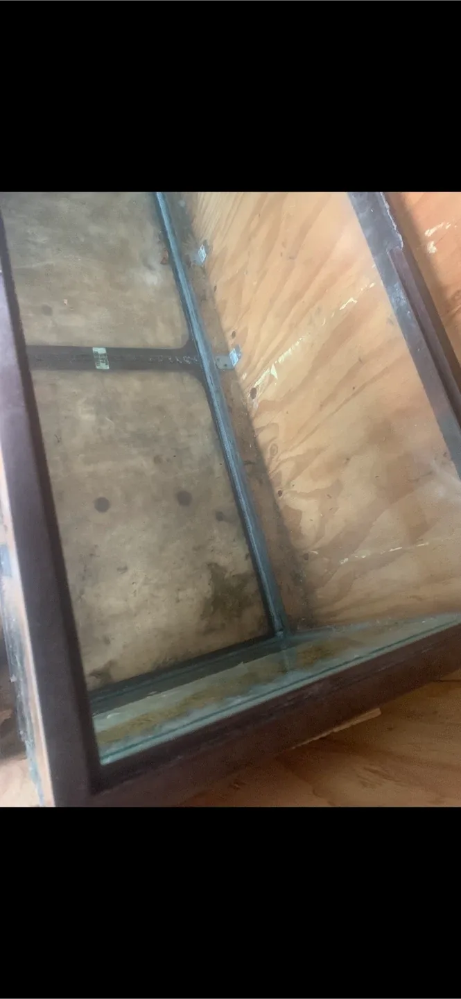 Large 75 Gallon Aquarium/Terrarium with Light image indicator(4)