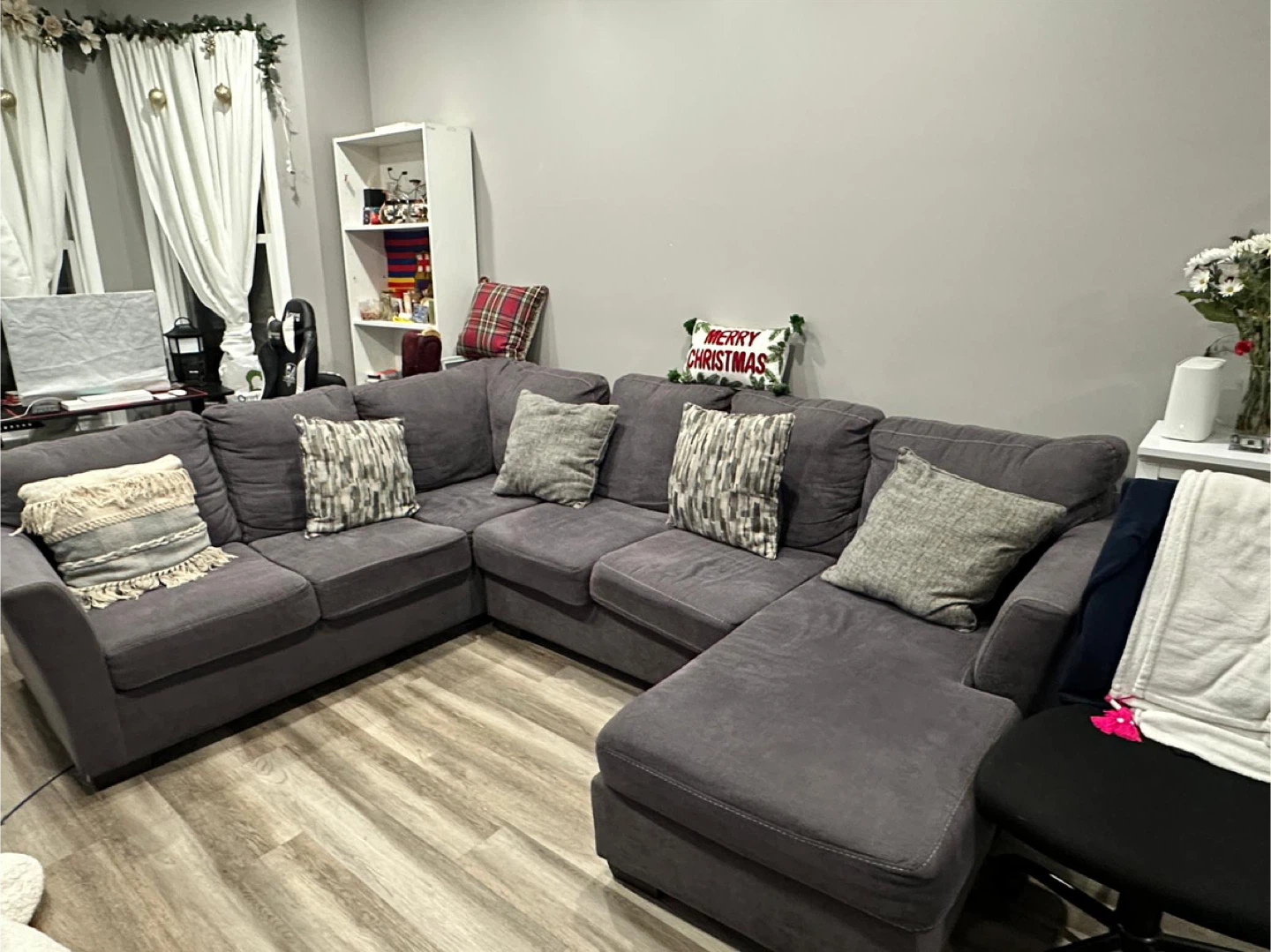 Large Gray Sectional Sofa - Great Condition! - photo 2