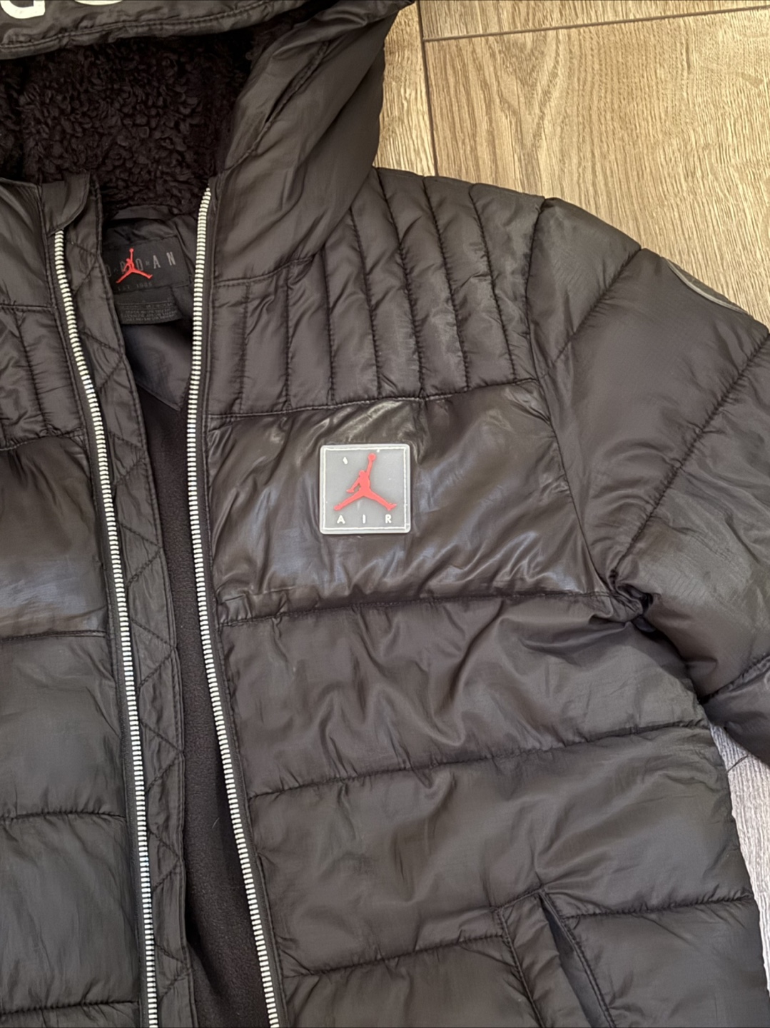 Air Jordan Black Puffer Jacket - photo 3