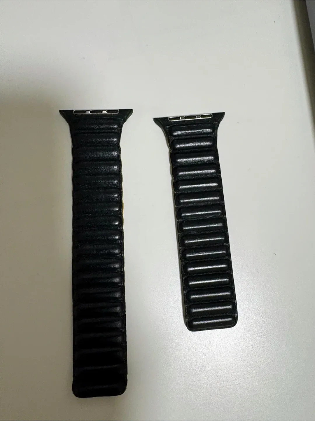 Genuine Apple Watch Leather strap  - 44 mm - size S/M