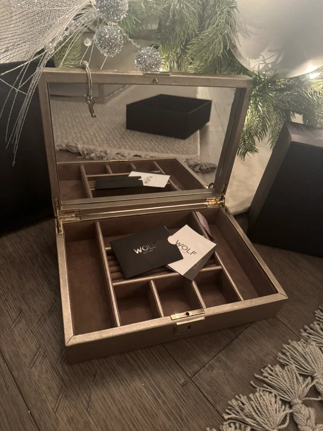 Wolf 1834 Jewelry Box image indicator(5)