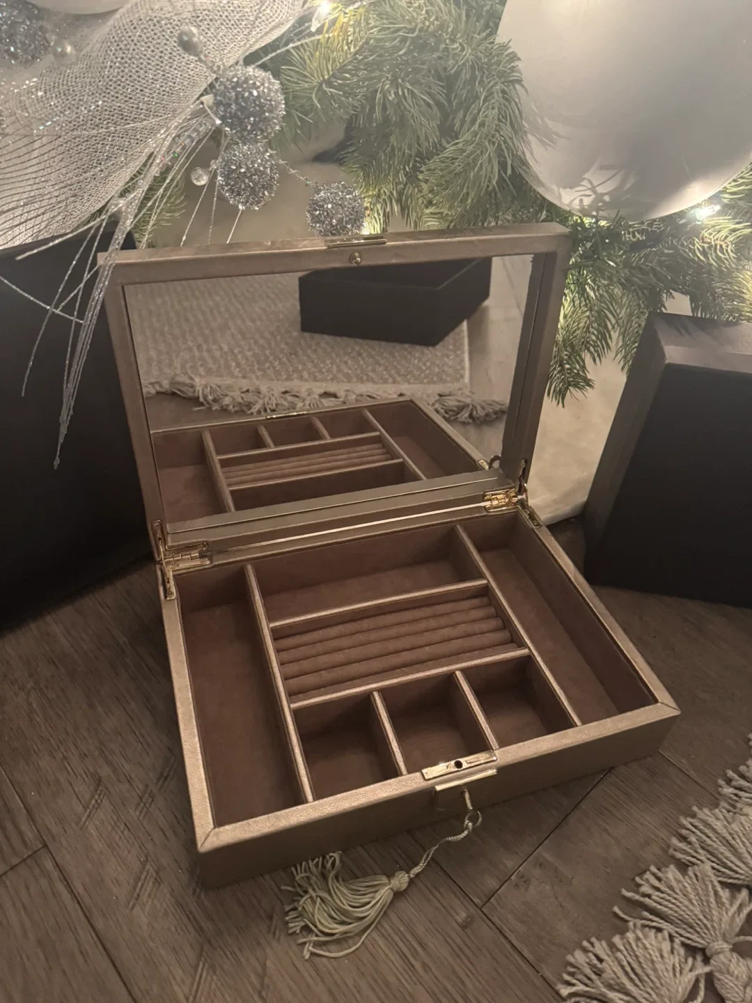 Wolf 1834 Jewelry Box image indicator(3)