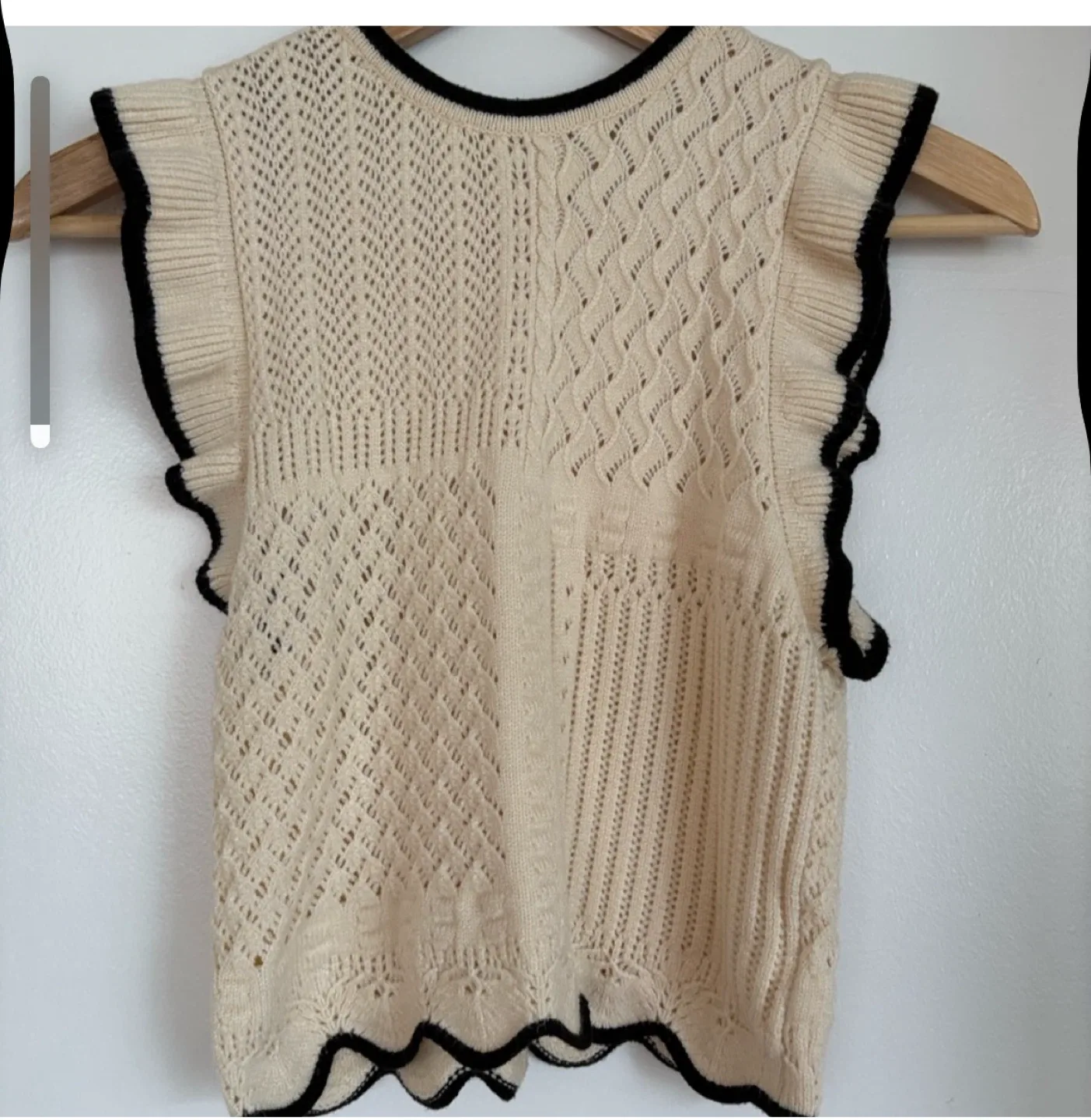 commense Cream Knit Sleeveless Top image indicator(3)