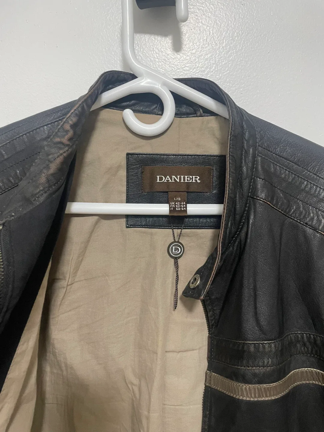 Danier Leather Jacket - Size L image indicator(4)