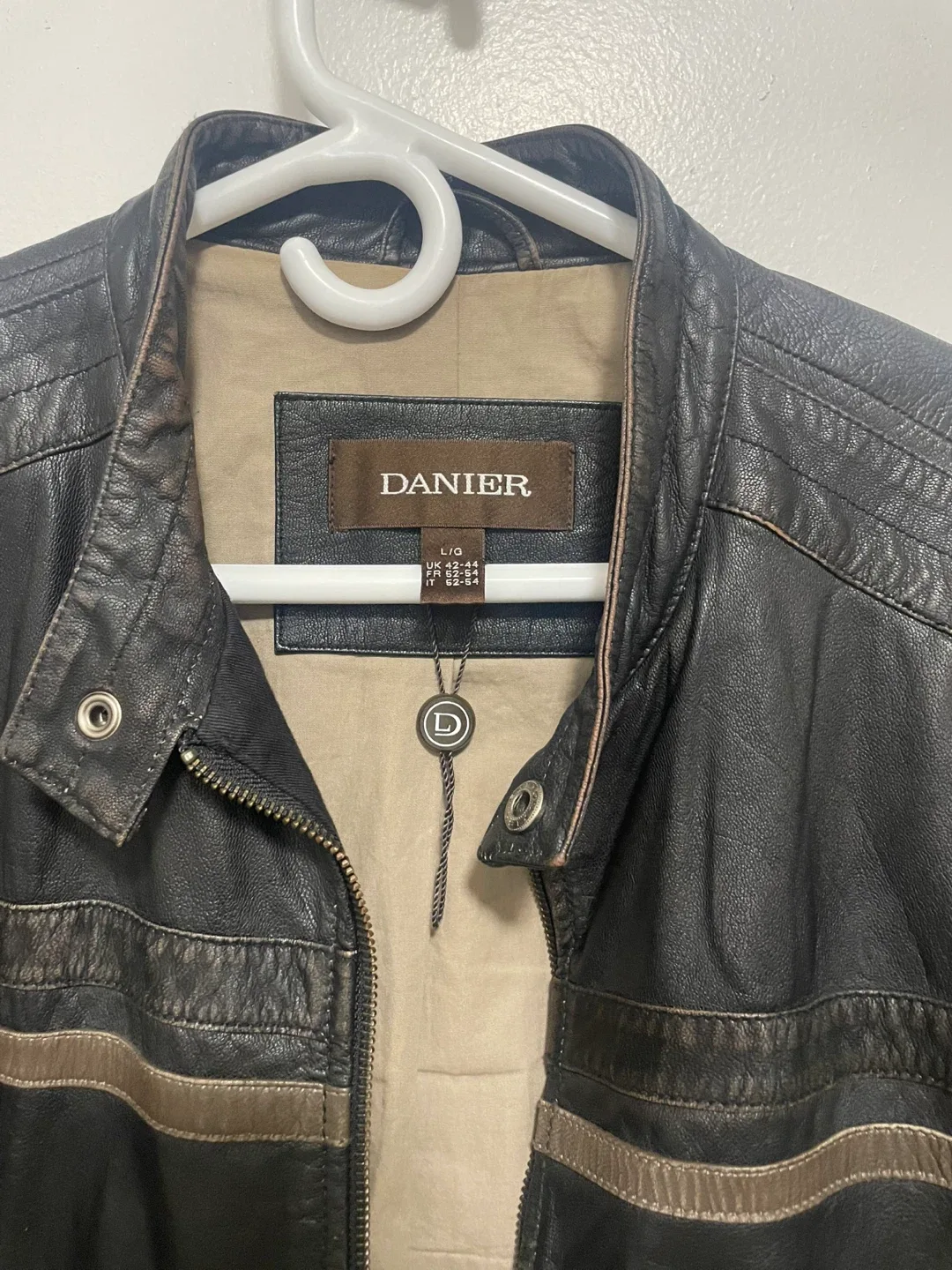 Danier Leather Jacket - Size L image indicator(8)