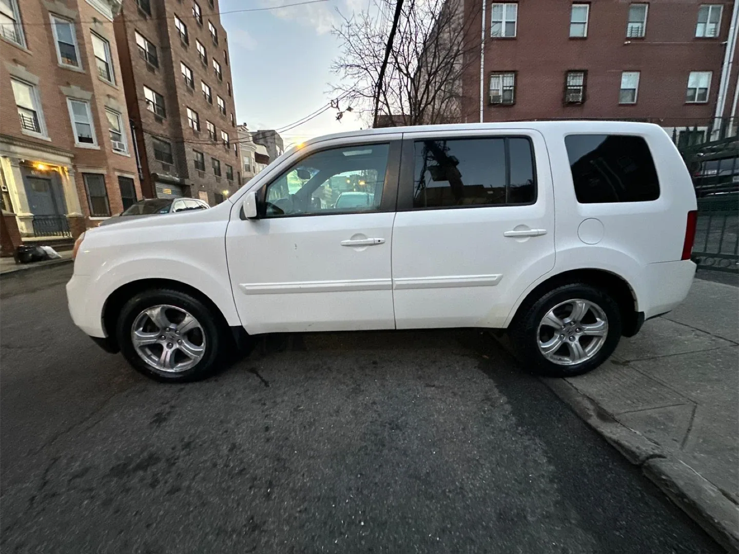 2012 Honda Pilot SUV - White image indicator(4)