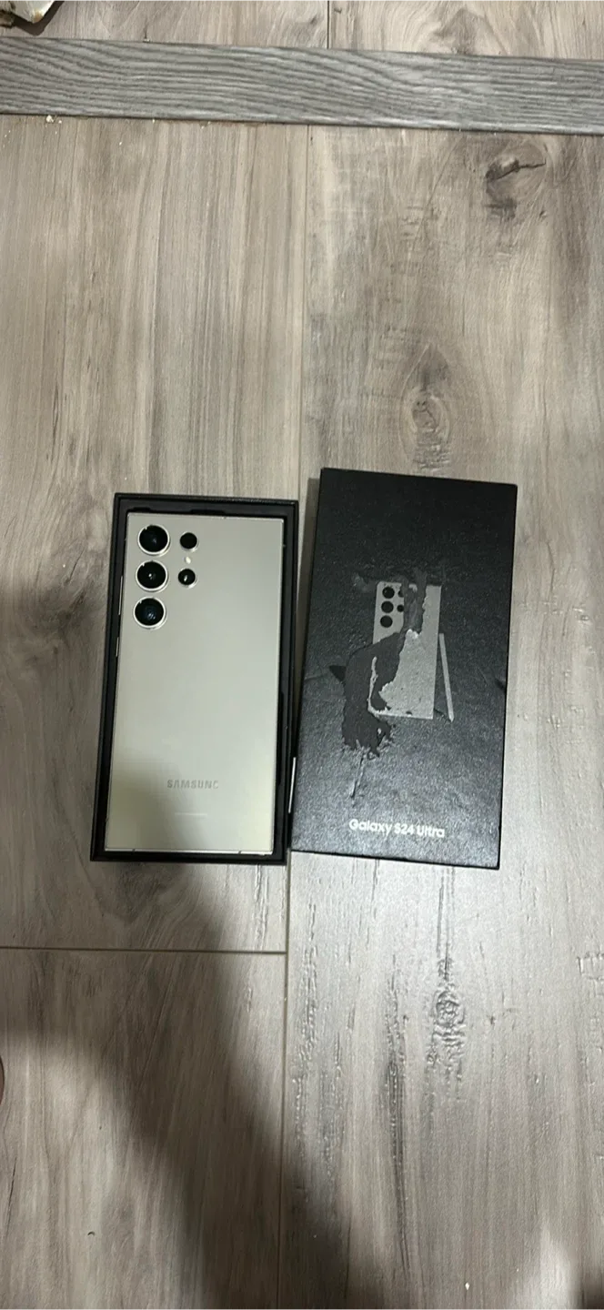 Samsung Galaxy S24 Ultra - Like New