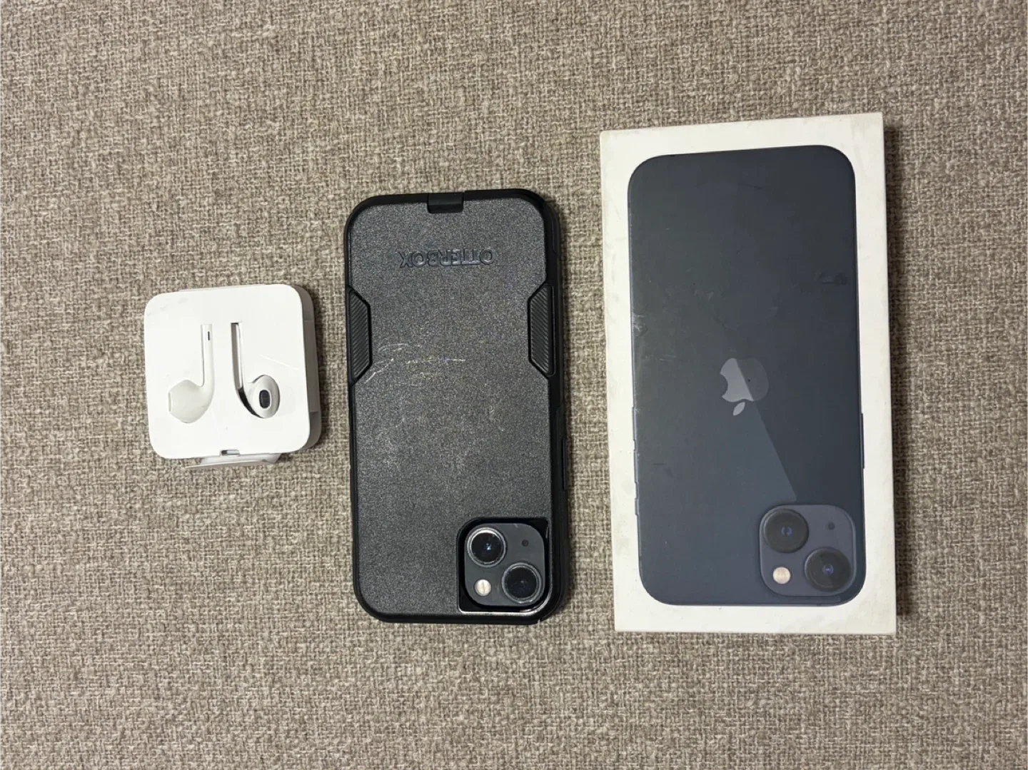 iPhone 13 128gb with Otterbox Case image indicator(3)