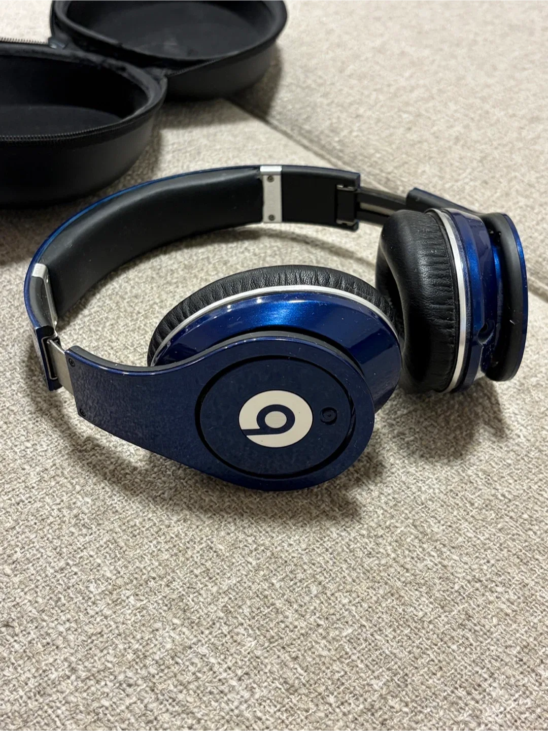 Beats by Dr. Dre Headphones (Blue) image indicator(3)