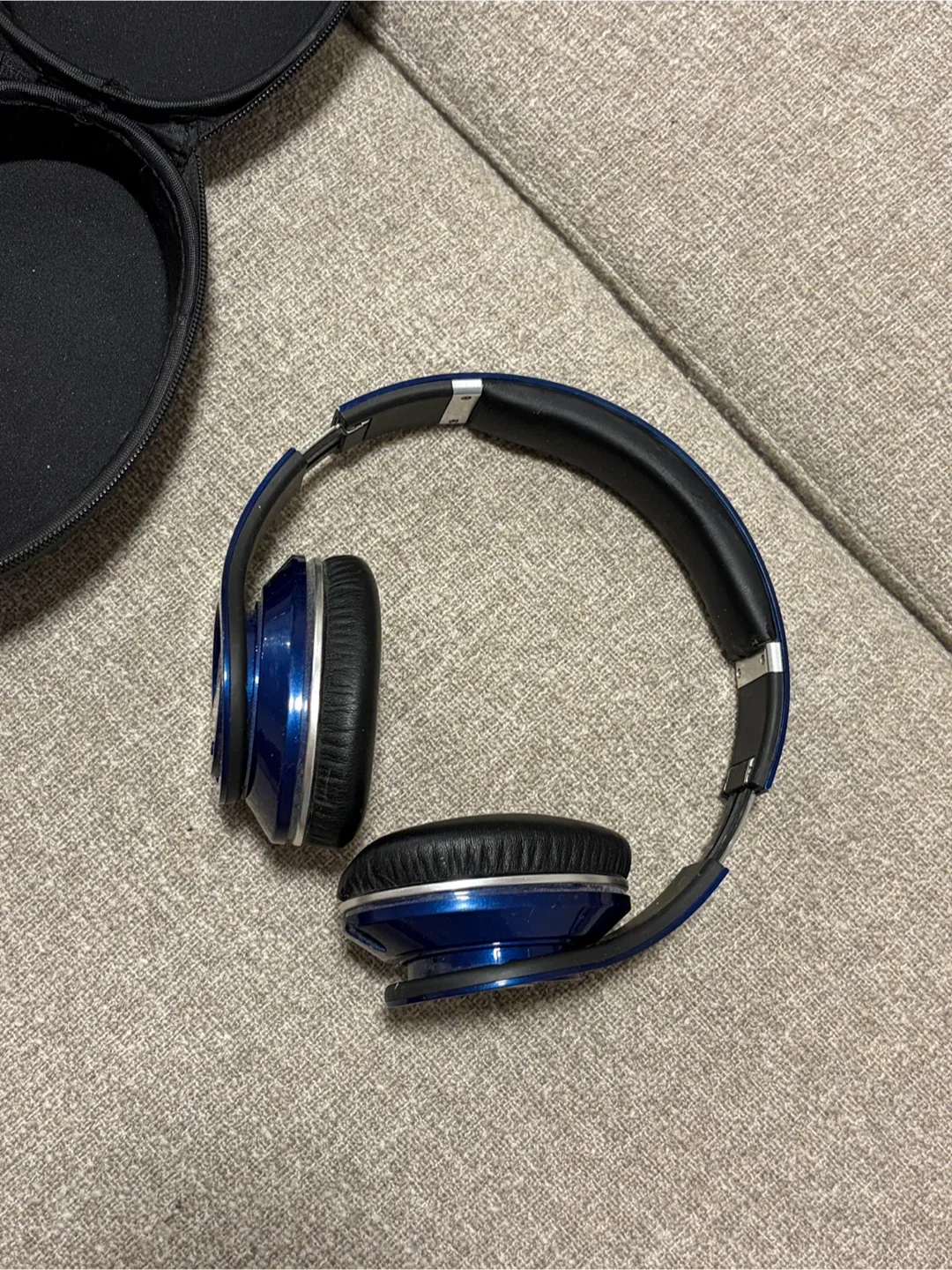 Beats by Dr. Dre Headphones (Blue) image indicator(2)