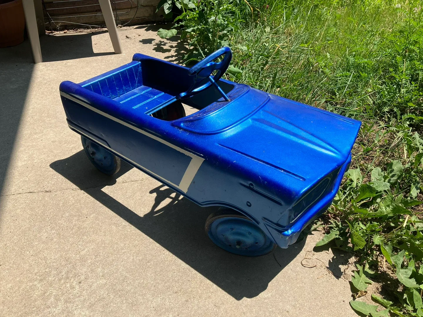 Vintage 1960’s Pedal Car for children. image indicator(2)