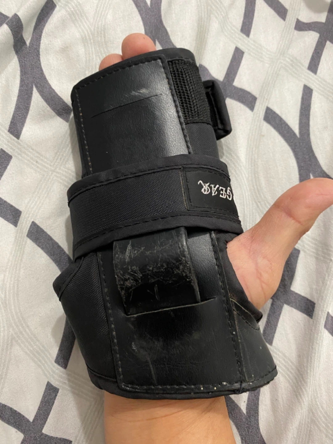 AER Gear Wrist Support - Black