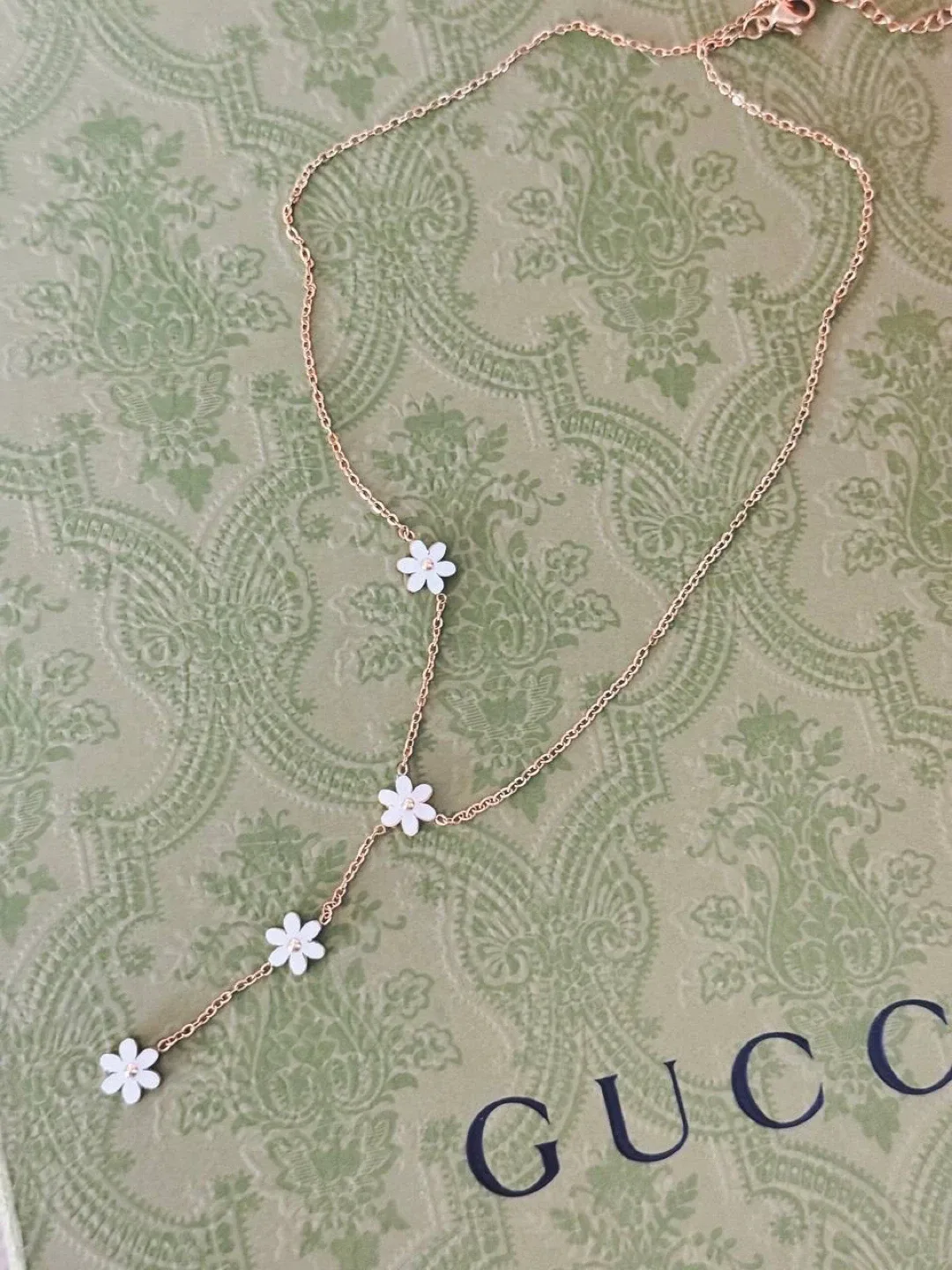 Daisy Flower Y-Shape Necklace image indicator(7)