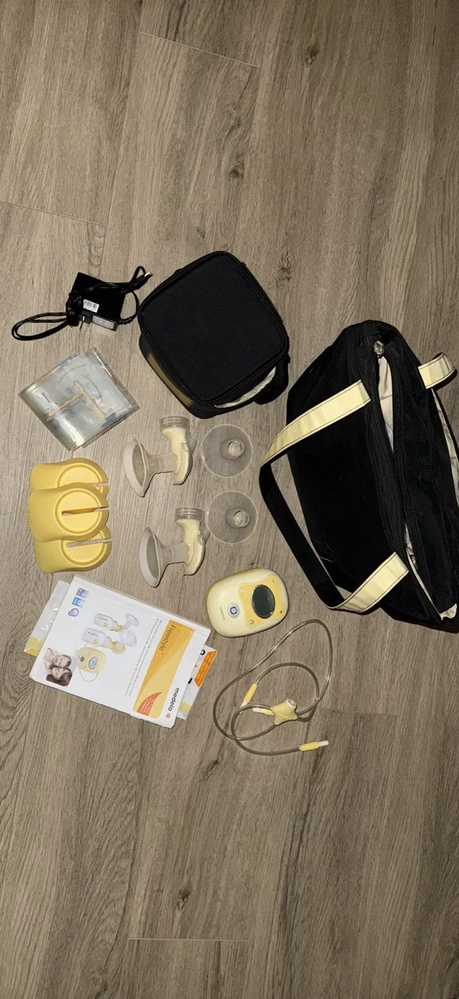 Medela Freestyle Breast Pump with Accessories image indicator(2)